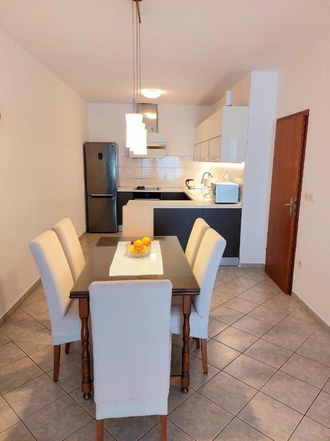 Apartment With Private Pool "Patricia" Makarska Exteriör bild